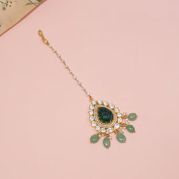 Drop-Shaped Silver Maang Tikka with Kundans and Green Moissanite Stones