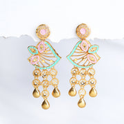 Elegant Link Design Earrings with Silver Leaf Highlights