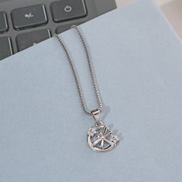 Captivating Silver Pendant with Floral Design for Gifting