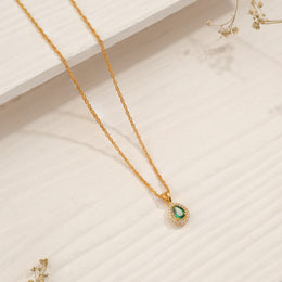 Silver Chain Pendant with Green Drop-Shaped Pendant