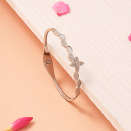 Elegant Silver Kada with Star Highlight