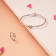 Chic Silver Ring with Heart-Shaped Detailing