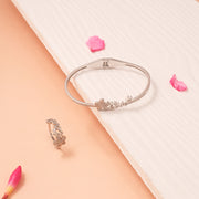 Fine Silver Ring for Gifting with Floral Detailing