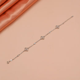 Silver Chain Bracelet with Clover Highlights