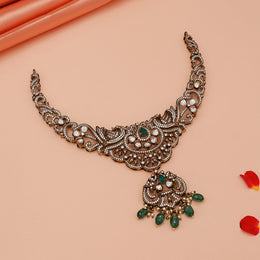 Mesmerizing Victorian Silver Necklace with Emerald Highlights